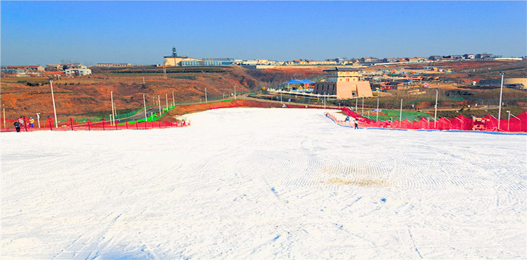 白鹿原影视城滑雪场